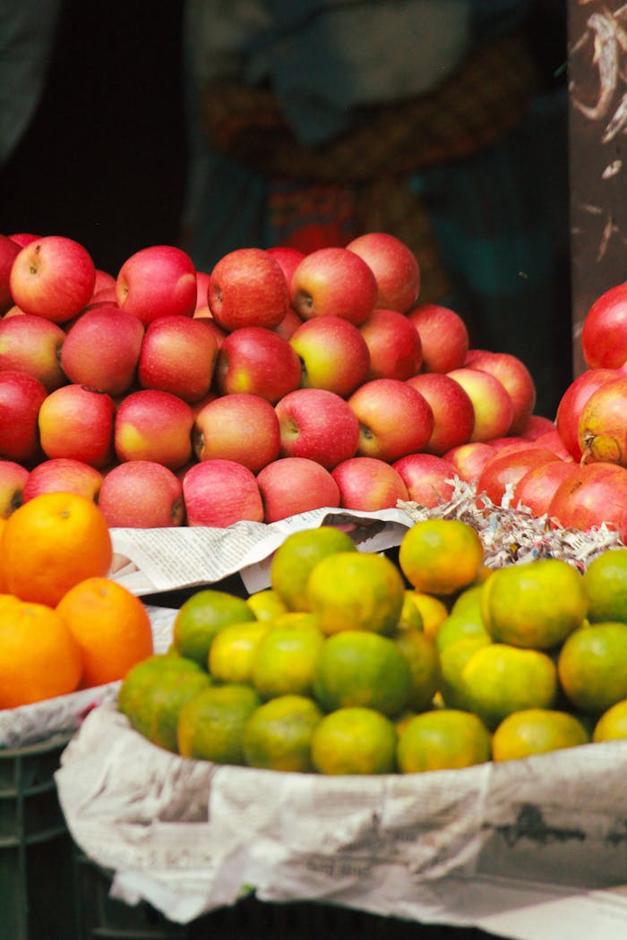 about-01 Colorful market display with fresh apples and citrus fruits, ideal for themes of health and fresh produce.